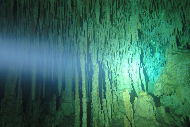 3 days diving in cenotes for certified divers - What makes the cenote setting special