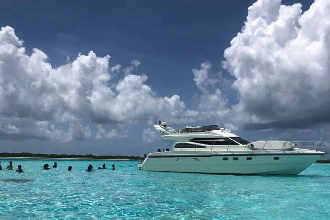 4 Hour - 47' Azimut, Tulum, Playa del Carmen, Riviera Maya - Karaoke changes the tone of the trip