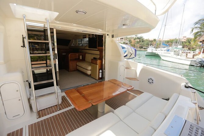 4 Hour - 47' Azimut, Tulum, Playa del Carmen, Riviera Maya - Should you book the Los Tres Piratas yacht?