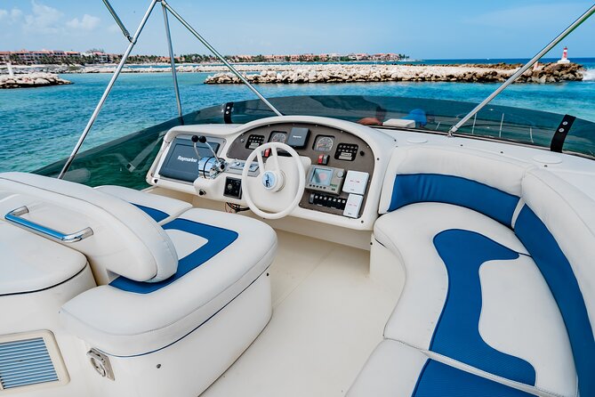4 Hour 50' Azimut Yacht All-Inclusive in Tulum & Playa del Carmen - Welcome drinks and the first cruise