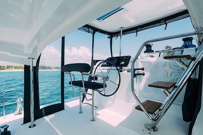 4 Hour Catamaran Experience in a Private 42' Lagoon - Choosing the livelier La Bocana Cove route