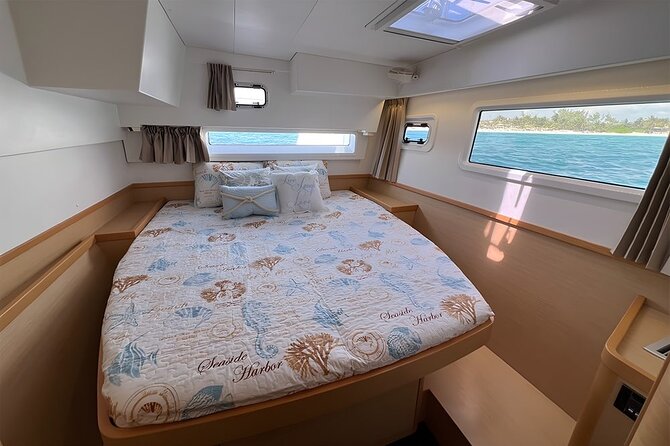 4 Hour Catamaran Experience in a Private 42' Lagoon - What comes with the food and drink service