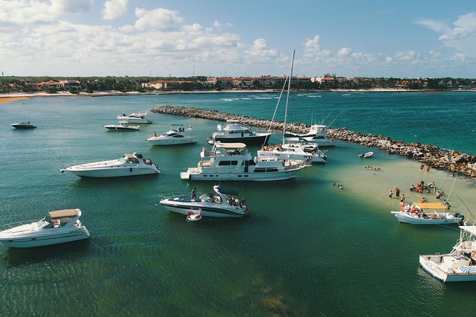4 Hours - 53' Hatteras - Tulum, Playa Del Carmen, Riviera Maya - An open bar, karaoke, and your own soundtrack