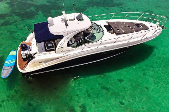5-Hour Private 40' Yacht 2-Stop Tour to In-Ha reef with Food, Drinks & Snorkel - An open bar, with a little self-control required