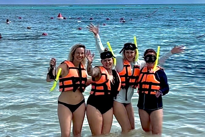 Akumal Bay snorkeling, plus 3 cenotes and great food - Akumal Bay: a careful swim with wild sea turtles