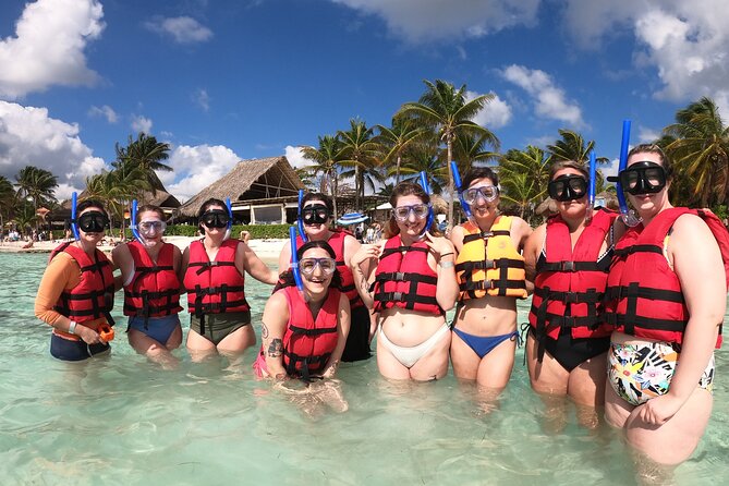 Akumal Turtles Snorkeling and GoPro pictures - Meeting at the Akumal 7-Eleven