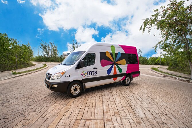 Cancun Private Mini-Van Roundtrip Transportation - Finding the representative at Cancun airport