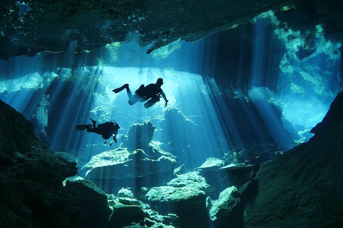 Cenotes diving - Meeting Diversland at 8:00 in Playa del Carmen