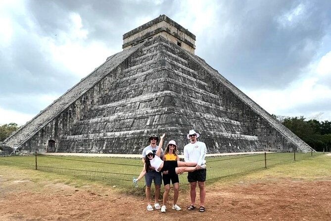 Chichén Itzá+Cenote+Food VIP: Your Exclusive, Private Journey - A private vehicle with room to breathe