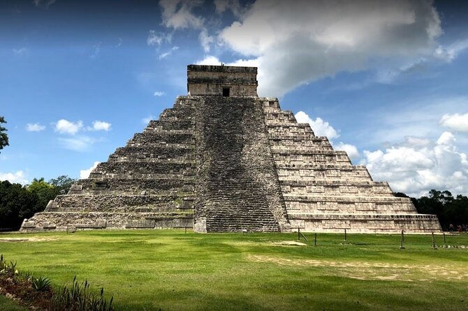 Chichen Itza Deluxe from Cancun to Playa del Carmen - Entering Chichen Itza and meeting Kukulkan