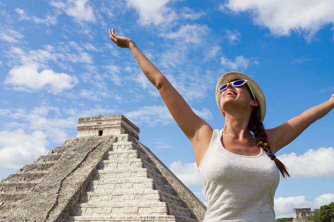 Chichen Itza Early access Tour, with private Cenote & Valladolid - Valladolid for one hour of streets and squares