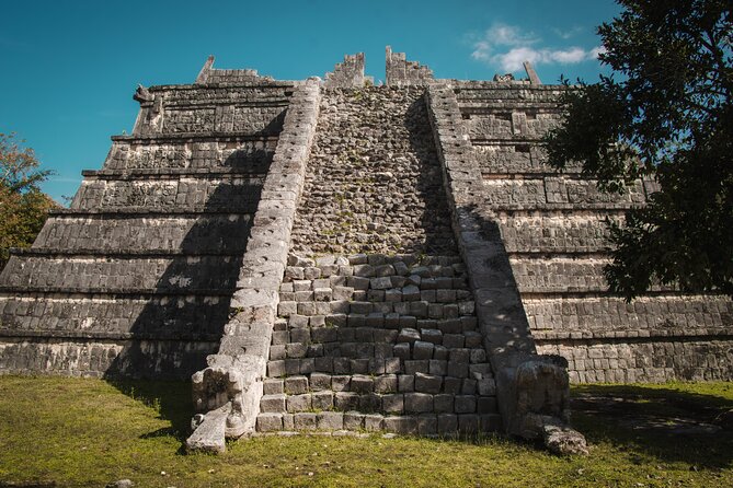 Chichen Itza Marvel of the World Early Morning Archaeologic Tour - What the guides add to the experience