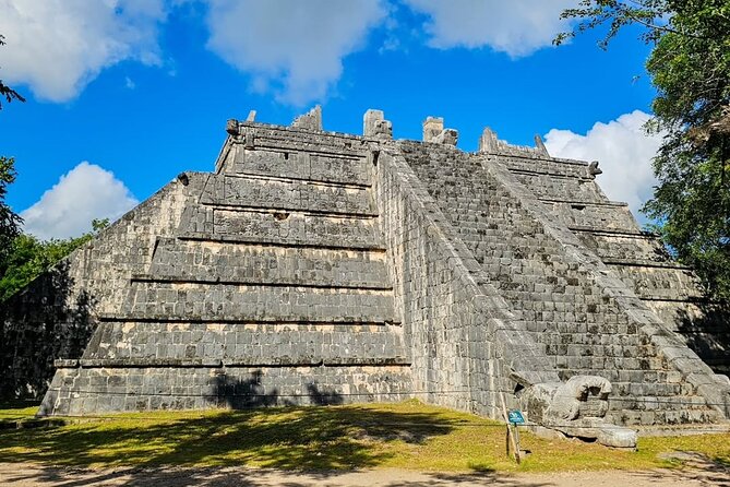 Chichen Itza, Suytun and Ikkil cenotes in One Day Tour! - Ik Kil’s jungle walls and cool water