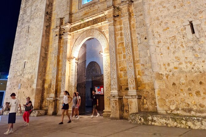 Chichenitza private tour and cenotes - Lunch and small comforts included