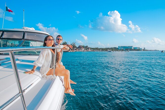 Cozumel Private Yacht and Snorkel with Lunch and Open Bar Onboard - Snorkeling in Cozumel’s waters