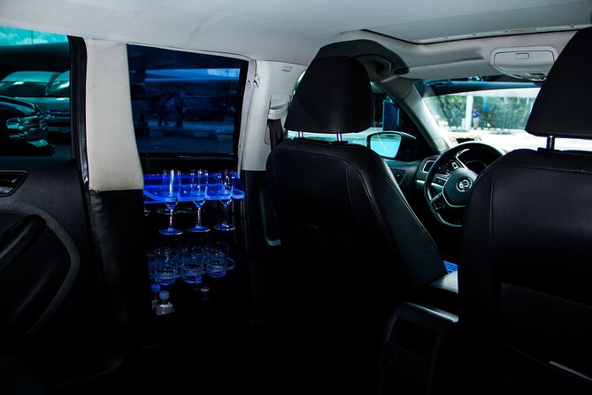 Departures in Luxury Sedan from Akumal to Cancun Airport - Booking, cancellation, and the 10-minute rule