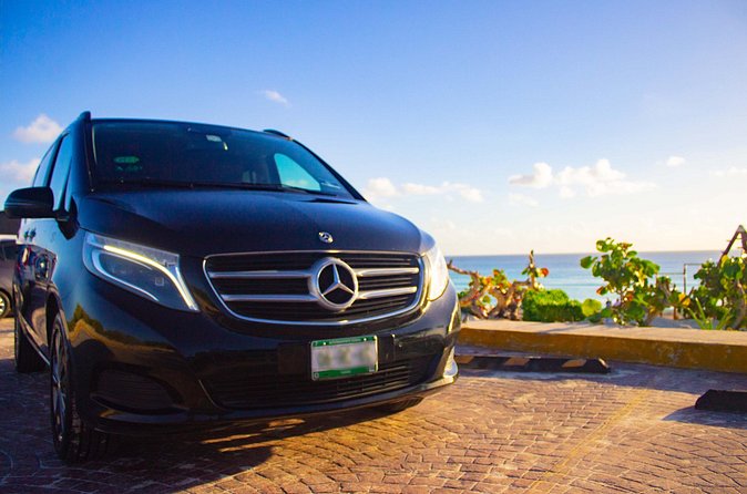 Departures in Mercedes Benz from Playa del Carmen to Cancun Airport - What the Mercedes-Benz ride is like
