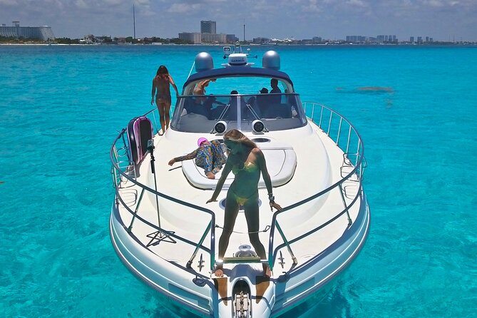 DIVA 60ft Elite Italian Yacht Experience in Cancun - Meeting at the Cancun marina