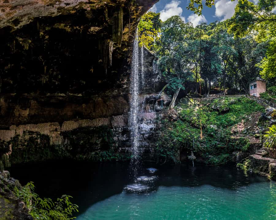 From Playa del Carmen: Tour to Chichén Itzá, Valladolid with Cenote and buffet - The long ride from Playa del Carmen