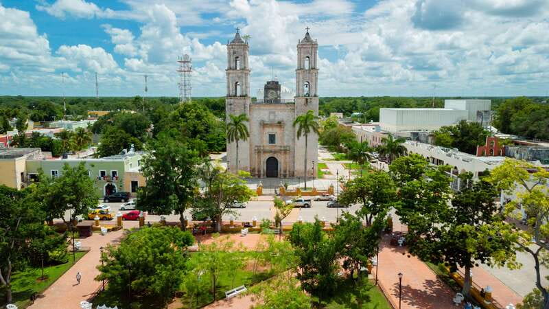 From Riviera Maya: Chichen Itza, Cenote, and Valladolid Tour - Guides make the archaeological stop worthwhile