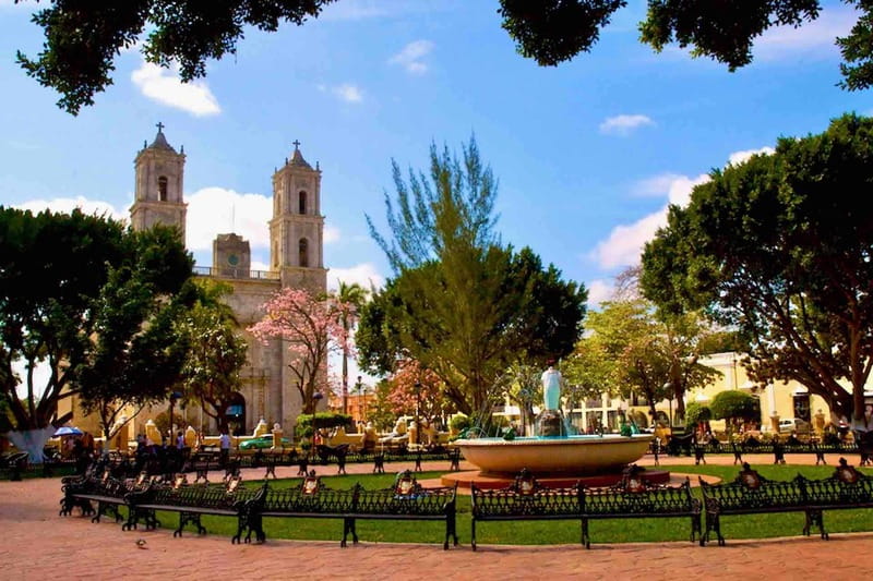 From Tulum: Chichén Itzá Tour, Cenote & Valladolid - Lunch and a walk through Valladolid