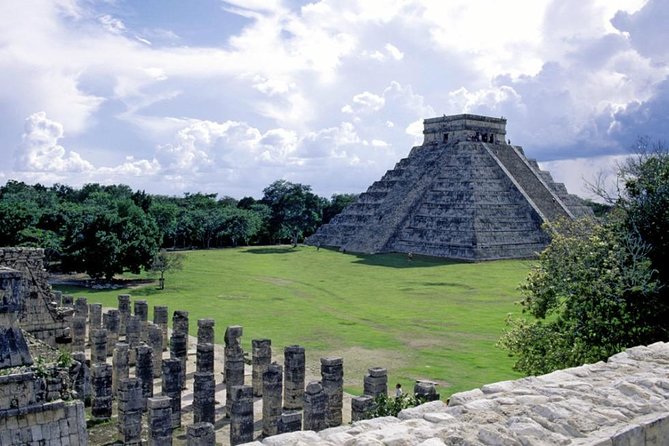 Full day Chichén Itzá Tour from Cancún and Riviera Maya - Guide quality and the English-Spanish format