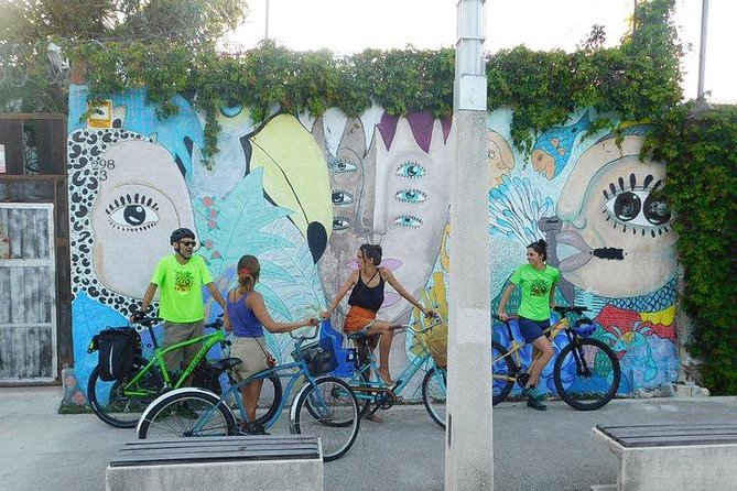 Graffitis & Munchies biketour Playa del Carmen - Quinta Avenida’s less obvious art