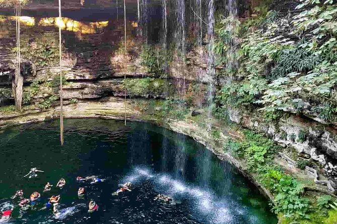 Guided Day Tour to Chichén Itzá, Cenote Swim and Valladolid - What the bus day feels like