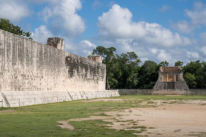 Guided Trip to Chichen Itza, Cenote Saamal, Buffet and Valladolid - Valladolid in a short final visit