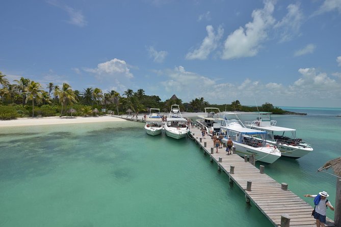 Isla Contoy & Isla Mujeres (from Playa del Carmen) - Lunch at about 1:30 p.m. adds local flavor