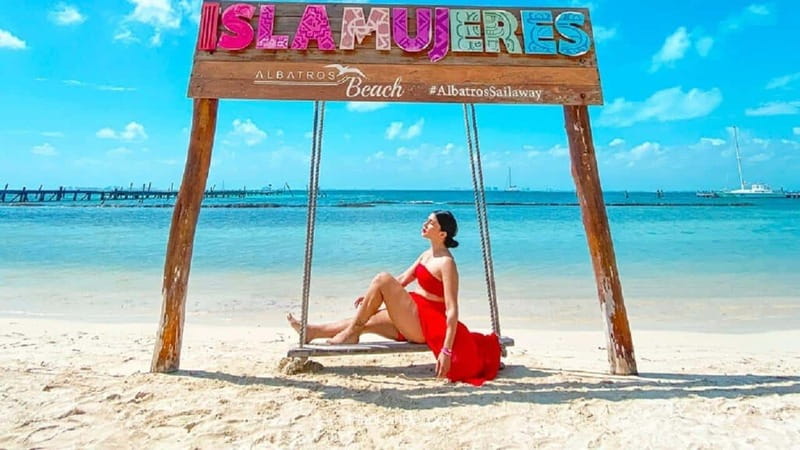 Isla Mujeres Plus Experience Catamaran Tour + Snorkel+Lunch - Thirty Minutes at El Meco Reef