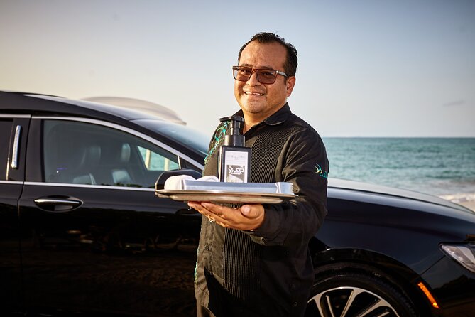 Lincoln Stretch Limo from Akumal to Cancun Airport - Key points at a glance