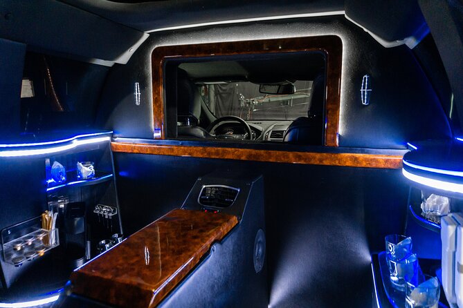 Lincoln Stretch Limo from Akumal to Cancun Airport - Planning the airport arrival correctly