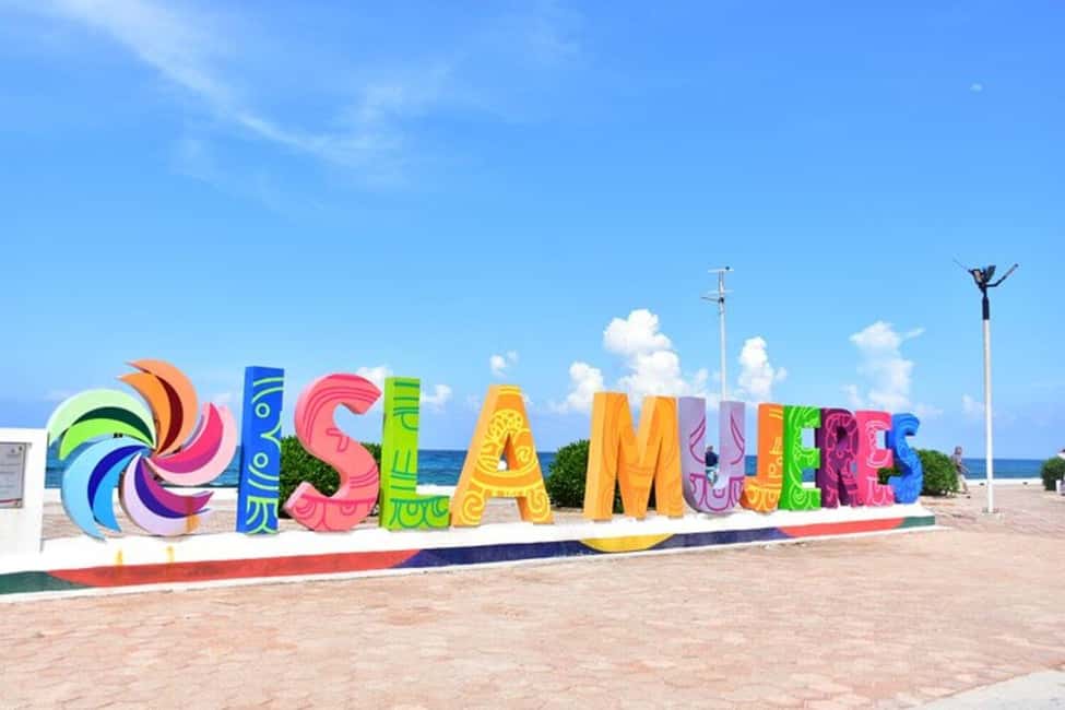 PDC: Isla Mujeres Catamaran Tour with Snorkeling - The catamaran ride across the Caribbean