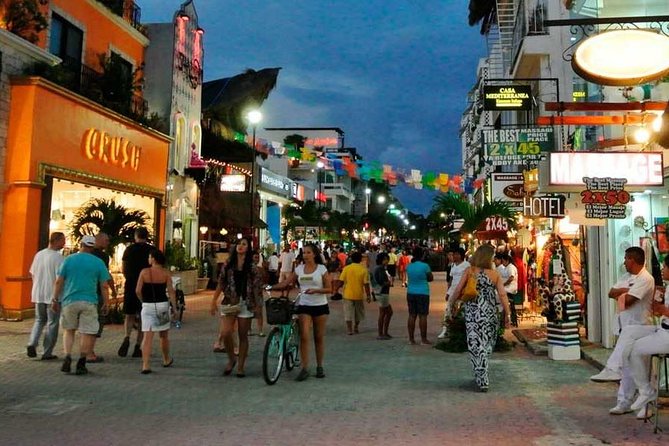 Playa del Carmen Shopping Tour Fifth Avenue and Mamitas Beach Club - Fifth Avenue: your best chance to wander freely
