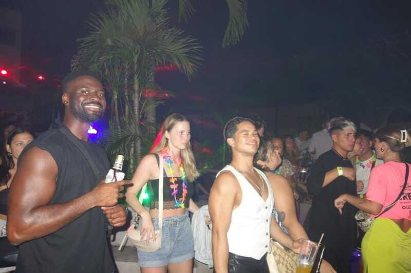 Playa del Carmen: Social Pubcrawl, meet fellow travelers - What the $42 price really buys