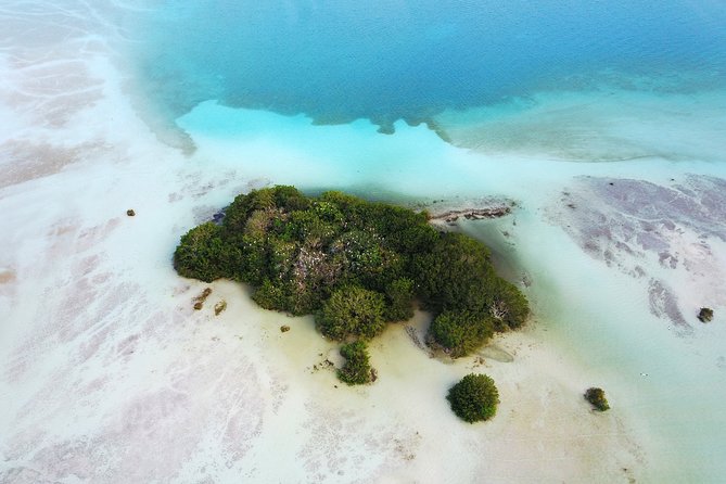 Private - Bacalar sailing across the mesmerizing waters - Who will enjoy this day most