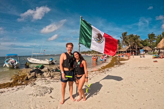 "Private snorkeling with turtles in Akumal + Photos included" - Equipment, lockers, showers, and what is not included