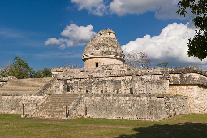 Private World Wonder Discovery Tour in Chichen Itza, Cenote and Valladolid - The private guide is the main advantage