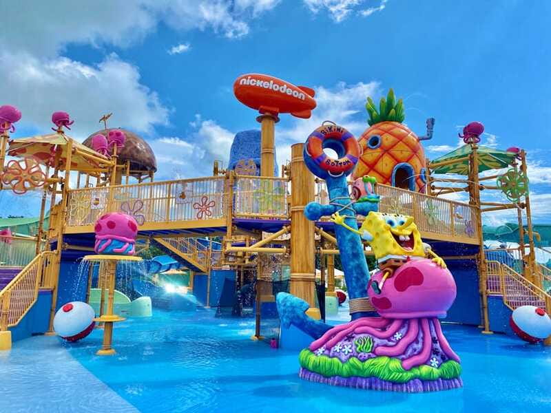 Riviera Maya: Aqua Nick Park - Splash Bites - Loungers, lockers, and the practical side of the day