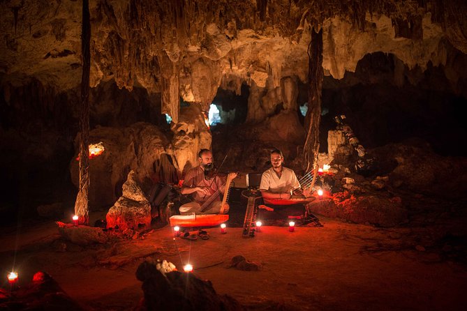 Silent Meditation in the Heart of the Cenote - Private groups - Exploring the cave by flashlight