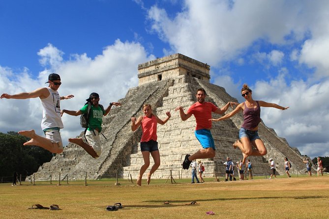 Skip the Line Chichen Itza Private Tour, Sacred Cenote & Lunch - Lunch in Valladolid Keeps the Day Connected to Local Life