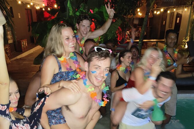 Social PubCrawl Playa del Carmen - Starting with free drinks at Dick and Willys