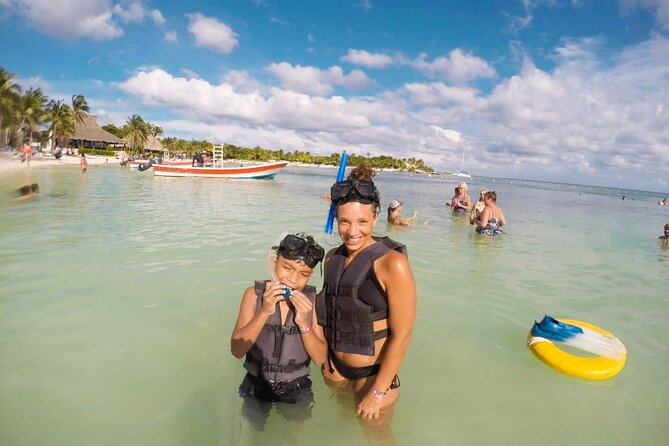 Tour to swim with turtles - Meeting the guides at Akumal Beach
