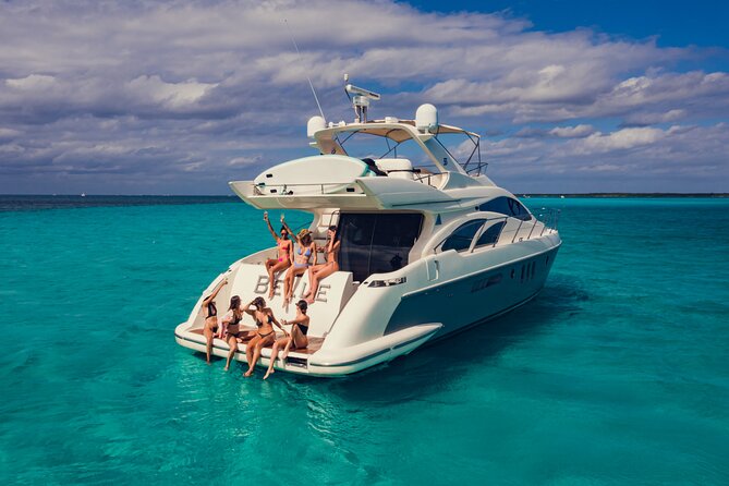 Tulum All Inclusive 4h – Luxury 58' Azimut Yacht - Premium drinks and attentive service