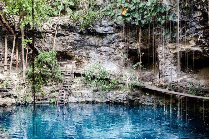 Tulum and Cenote Casa Tortuga Day Trip - Tulum’s temples beside the Caribbean