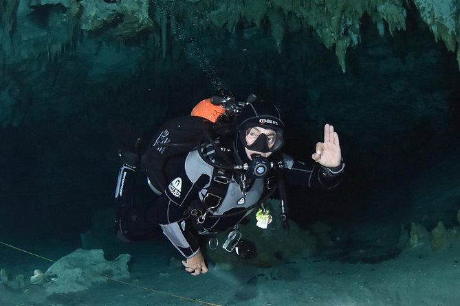 Tulum cenote diving. The ultimate experience in scuba - Getting ready for two underwater sessions