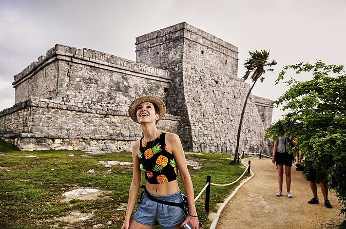 Tulum Express Riviera Maya - Walking into the walled city