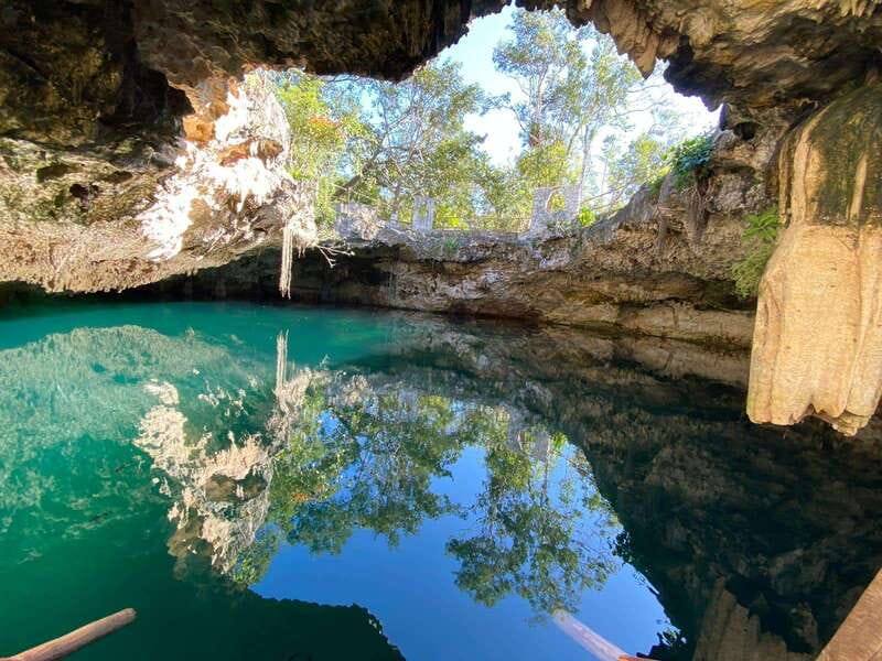Tulum Plus tour de un dia con visita a cenote y Ahau - Regional buffet lunch and drinks